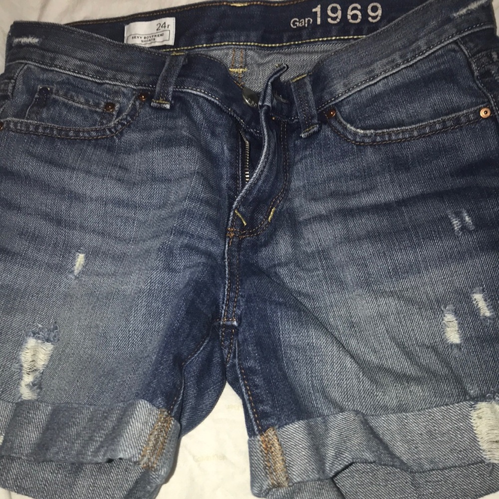 Jean gap shorts mid thigh